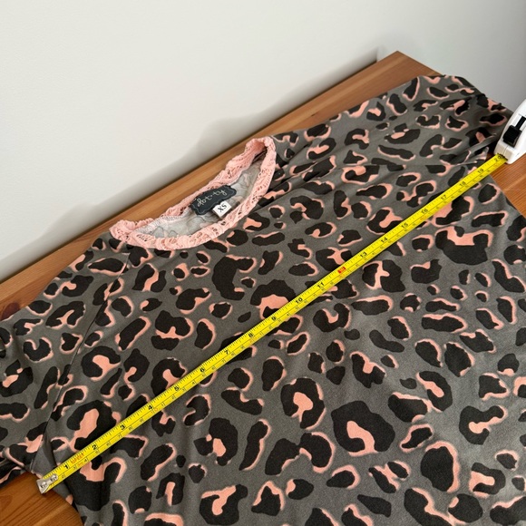 🇨🇦 Dotty Leopard and lace baseball t size xs -Toronto label - Picture 9 of 10
